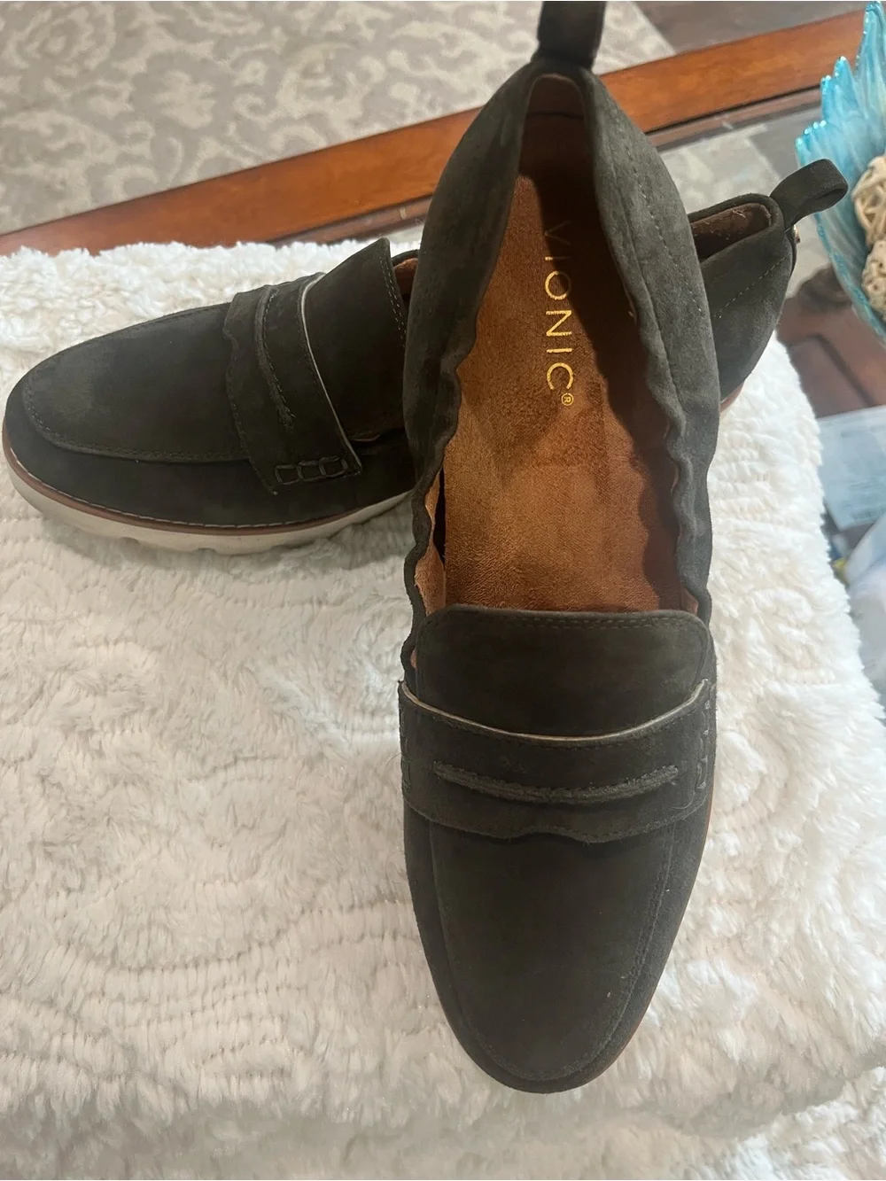 Vionic Cynthia II khaki suede preppy/professional loafer 9 cushioned footbed